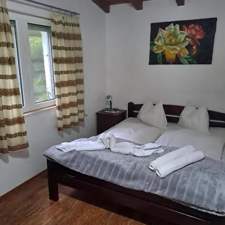 Smestaj Novakovic ,zdrelo アパートホテル Ždrelo